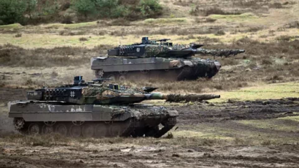 Die ukrainischen Streitkräfte haben aus Deutschland 18 moderne Kampfpanzer Leopard 2A6 für die Abwehr des russischen Angriffs auf ihr Land erhalten.