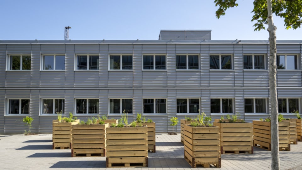 Gerade sehr begehrt: Container-Dörfer für Asylsuchende wie hier in Basel.