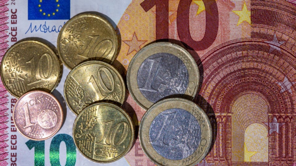 Die EU möchte den digitalen Euro einführen. Bargeld soll es aber weiterhin geben.