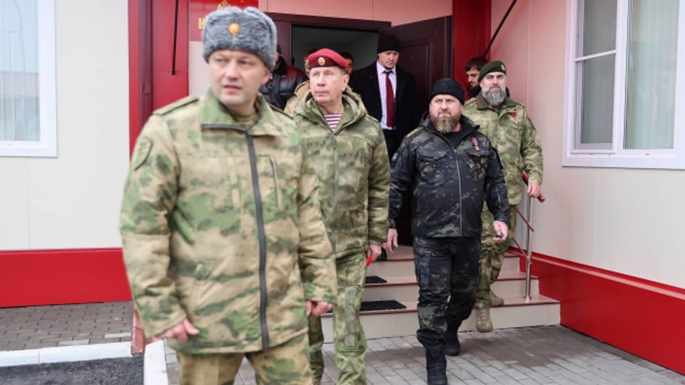 Der Chef der russischen Nationalgarde Wiktor Solotow bei einem Treffen mit Ramsan Kadyrow
