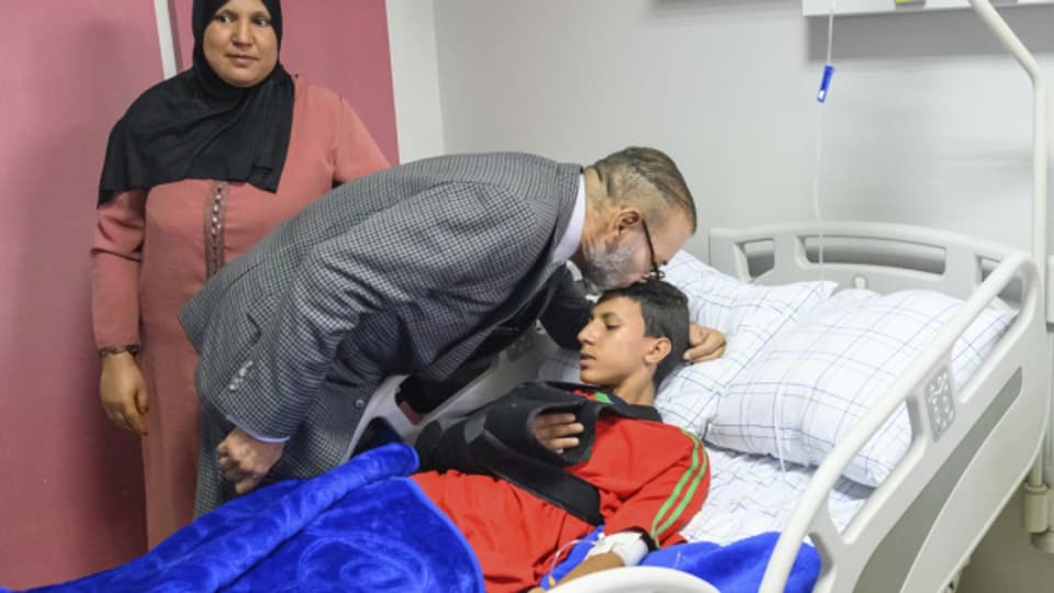 Erst Tage nach dem Beben besuchte König Mohammed VI. ein Spital