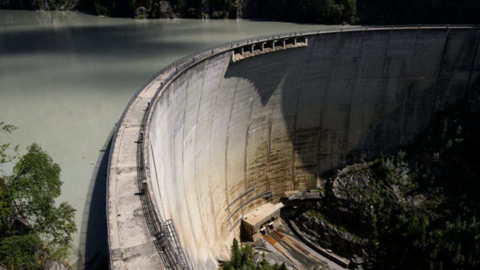 Wie viel Wasser darf für die Stromproduktion verwendet werden, wie viel muss im natürlichen Flussbett bleiben?