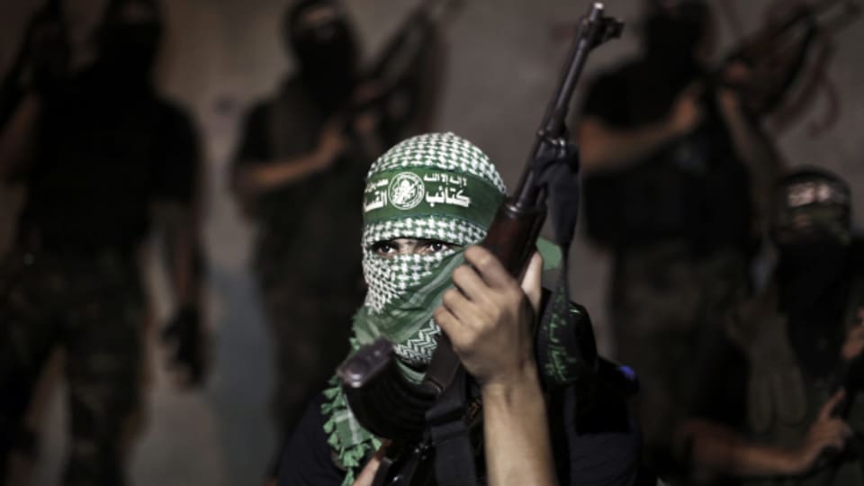 Ein palästinensischer Kämpfer, Mitglied der Ezz Al-Din Al Qassam-Brigaden, des militärischen Flügels der Hamas.