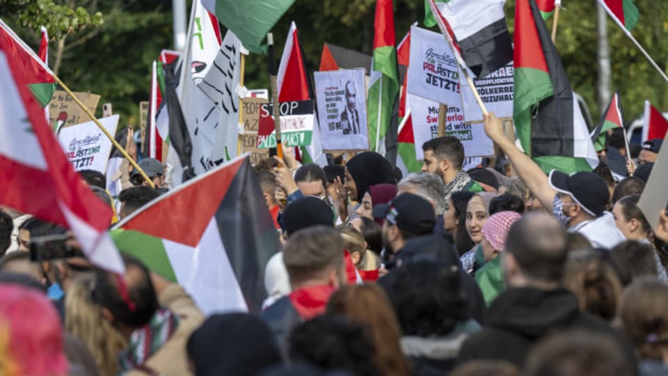 Pro-Palästina-Demos wie diese vom 14. Oktober in Bern sind vorübergehend nicht erlaubt.