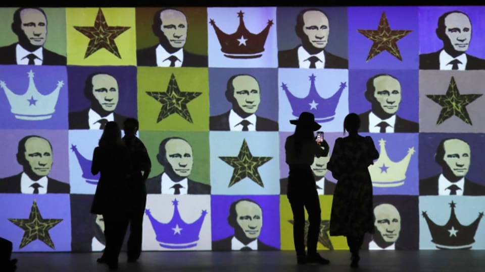 Präsentationen an einer Modeschau zu Ehren des russischen Präsidenten Wladimir Putin, Ende November 2023 in St. Petersburg.