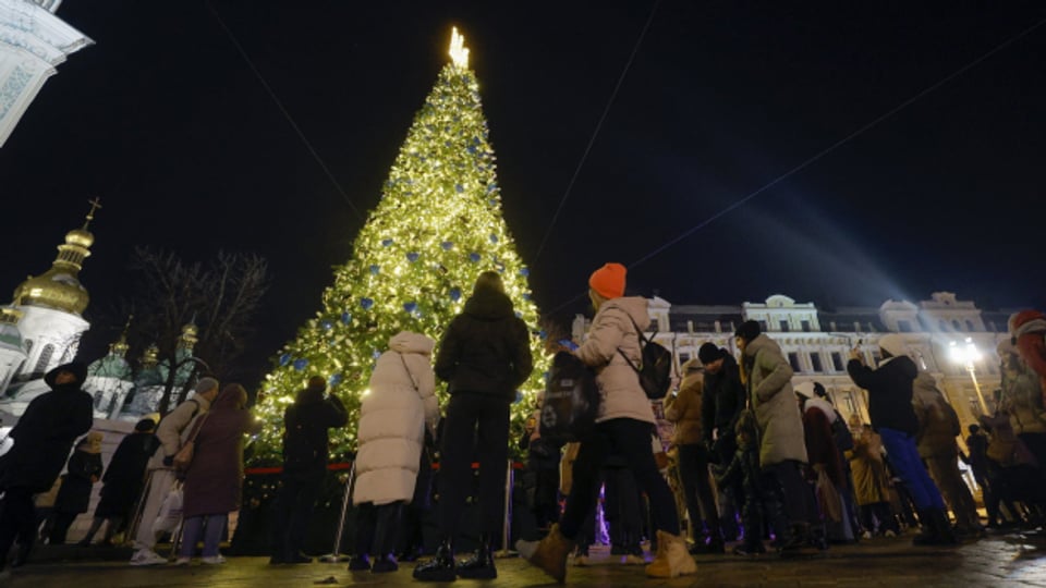 Weihnachtsbaum vor der Sophienkathedrale in Kiew.