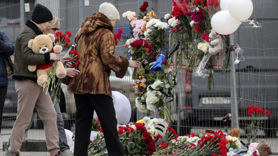 Mindestens 140 Menschen kamen beim Anschlag auf ein Konzerthaus bei Moskau ums Leben.