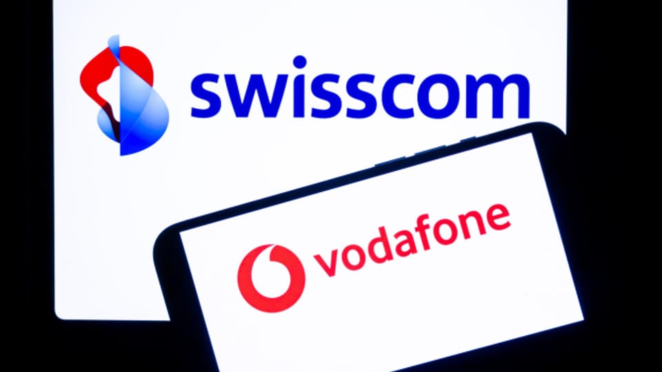 Die Logos des Schweizer Telekomkonzerns Swisscom und des italienischen Telekomanbieters Vodafone Italia.