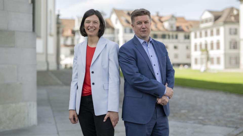 Neu in die St. Galler Regierung gewählt: Bettina Surber (SP) und Christof Hartmann (SVP).
