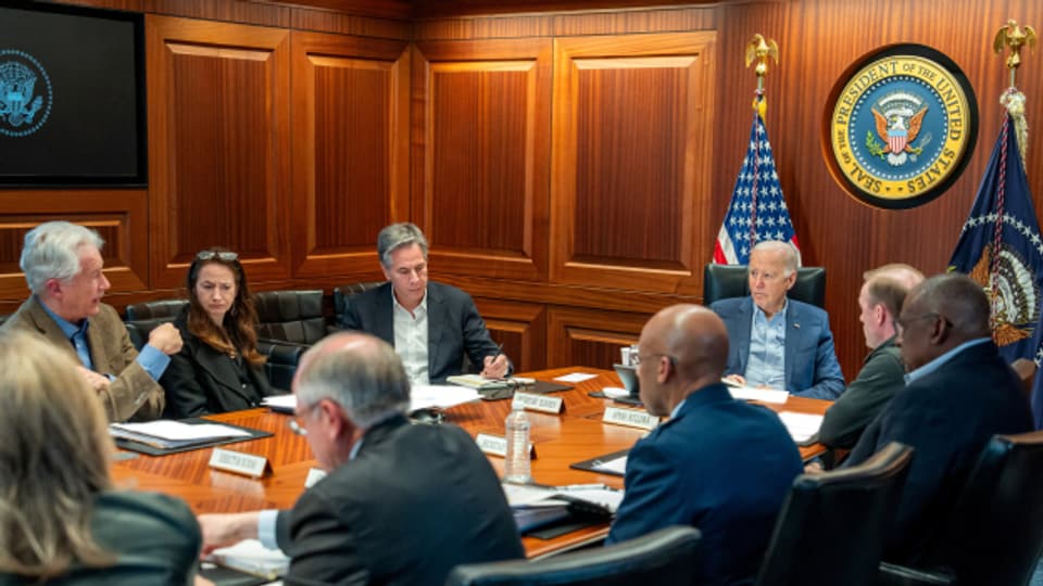 US-Präsident Joe Biden bespricht die Lage im Nahen Osten mit Angehörigen des Teams für Nationale Sicherheit im Weissen Haus.