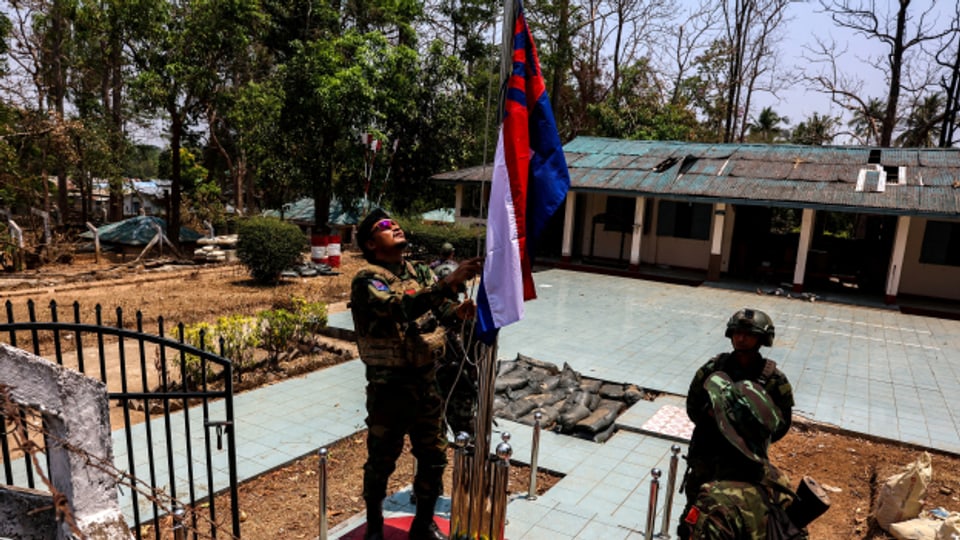 Rebellen haben zuletzt die Stadt Myawaddy eingenommen, eine wichtige Grenzstadt zum Nachbarland Thailand.