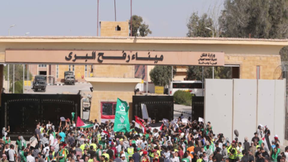 Israel rückt in Rafah ein und übernimmt den Grenzübergang zu Ägypten.