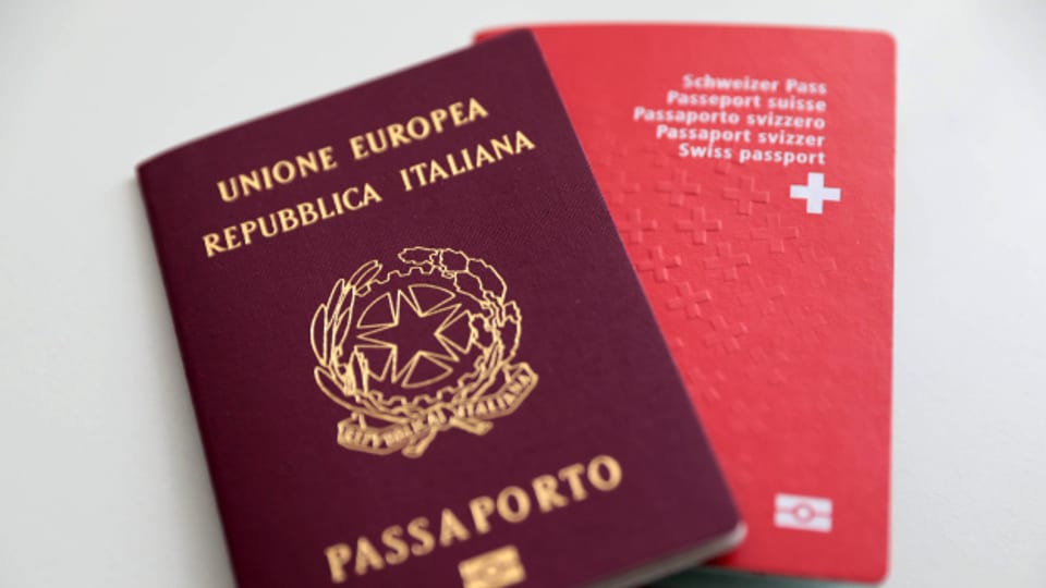 In der Schweiz haben gegen zwei Millionen Menschen einen EU-Pass und können sich an der Wahl für das Europäische Parlament beteiligen.