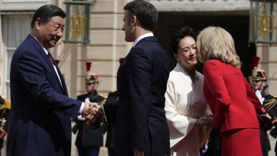 Chinas Staatschef Xi Jinping traf am Montag den französischen Präsidenten Emmanuel Macron.