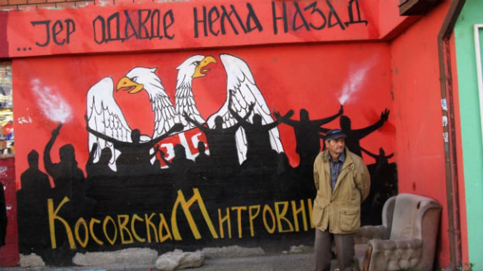 Kosovarische Serben protestieren gegen die geplanten Kommunalwahlen.