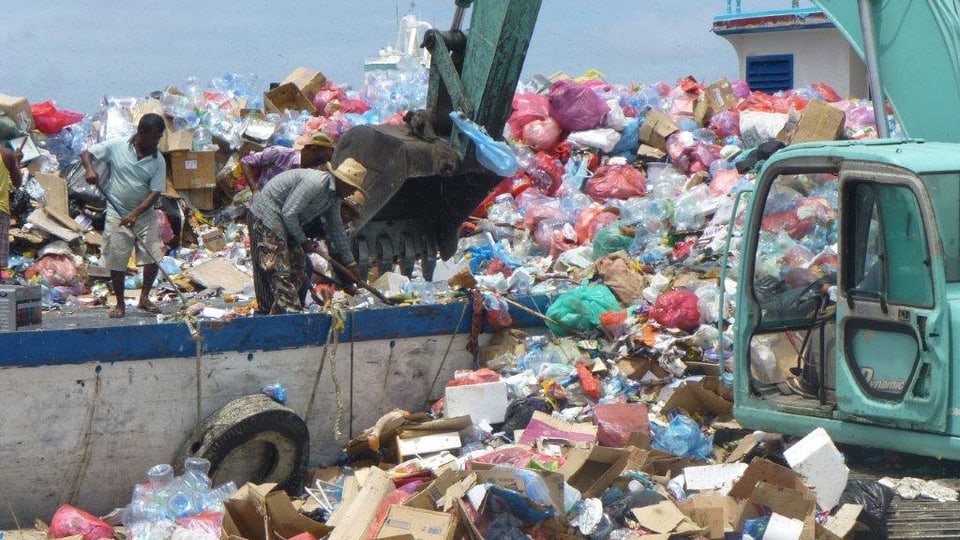 Abfallberge auf den Malediven
