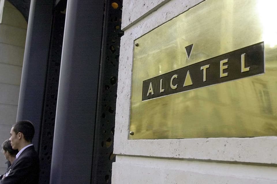 Alcatel baut weltweit rund 10 000 Stellen ab.