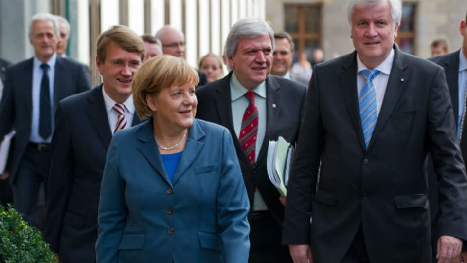 Gute Mine: Aber in den Sondierungsgesprächen zu einer Koalition ist Kanlerin Merkel noch nicht weiter gekommen.