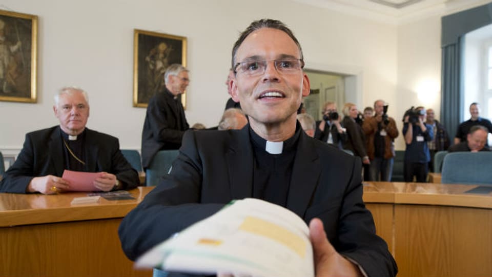 Der Limburger Bischof Franz-Peter Tebartz-van Elst bei einem Priesterseminar im Jahr 2012.