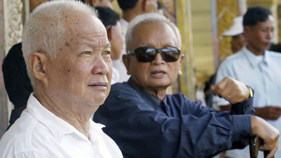 Die ehemaligen Führer der Roten Khmer: Khieu Samphan (links) und Nuon Chea. Staatsanwälte in Kambodscha forderten lebenslange Haft für die beiden überlebenden Führer des brutalen Regimes.