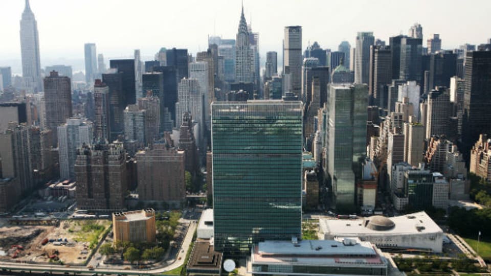 Der UNO-Hauptsitz vor der New Yorker Skyline