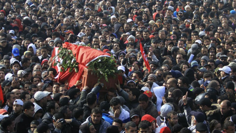 Tunis: Tausende an der Beerdigung von Oppositionspolitiker Belaid