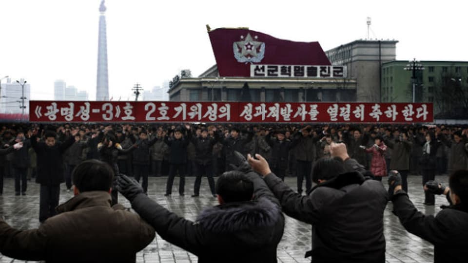 Nordkoreaner feiern erfolgreichen Raketentest (Dez. 2012)