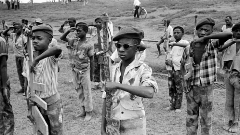 Kindersoldaten üben in Kongo, 1961