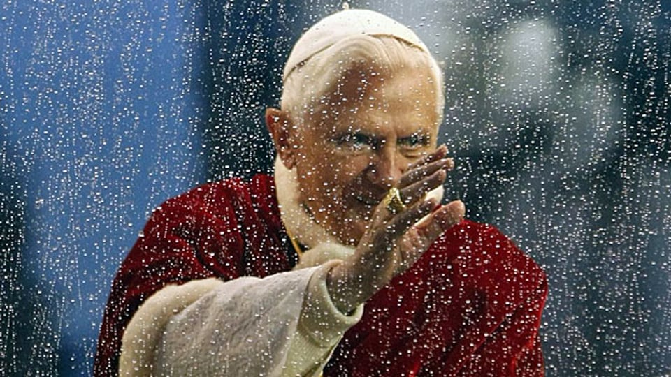 Papst Benedikt XVI dankt ab. Pater Eberhard von Gemmingen hat ihn gut gekannt.
