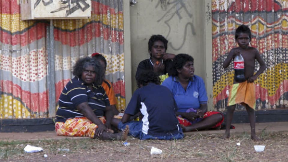 Das australische Unterhaus hat die Aborigines als erste Bewohner des Kontinents anerkannt.