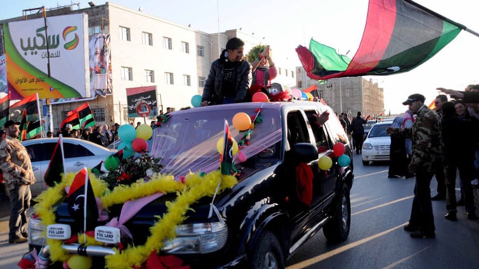 In der libyschen Hauptstadt Tripolis feiern die Menschen