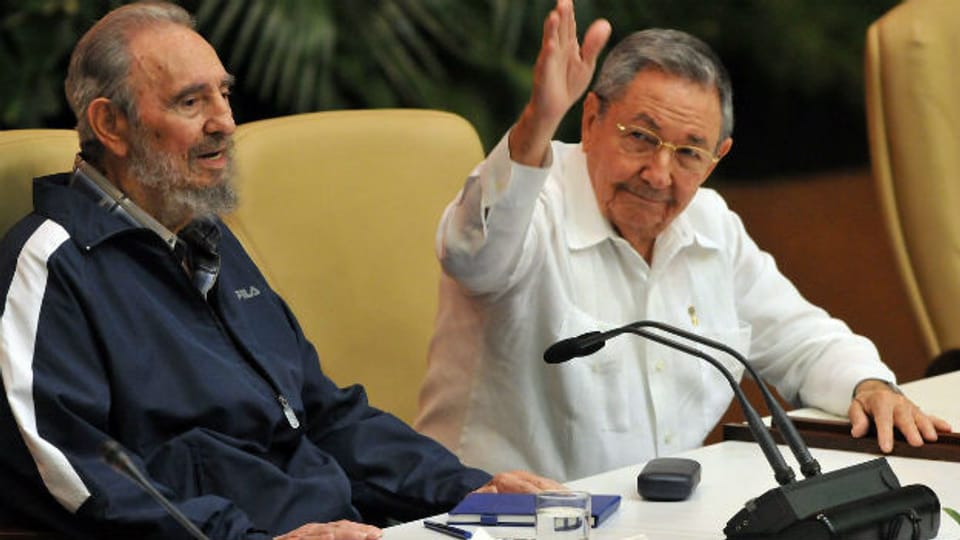 Fidel (links) und Raul Castro am 19. April 2011 am Parteikongress der Kommunistischen Partei in Kubas Hauptstadt Havana