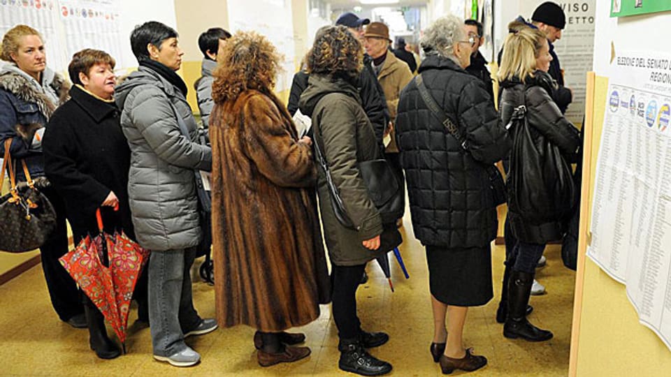 Wählerinnen und Wähler in ganz Italien gehen an die Urnen, hier in Mailand.