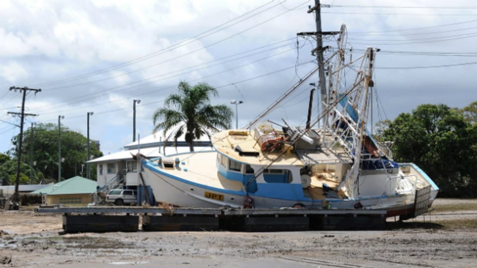 Auswirkungen der Fluten in Australien: Gestrandetes Boot in der Nähe von Bundaberg.
