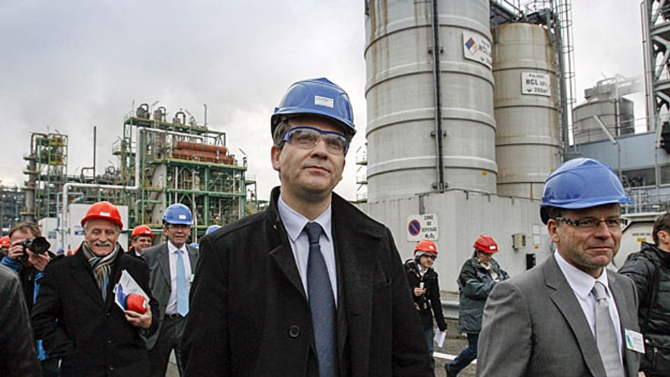 Der französische Industrieminister Montebourg besucht ein Chemiewerk im Rhonetal.