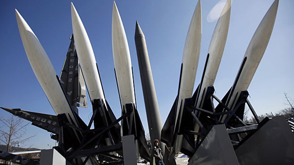 Die Uno bestraft den mit Atomwaffen drohenden Staat Nordkorea mit scharfen Sanktionen.