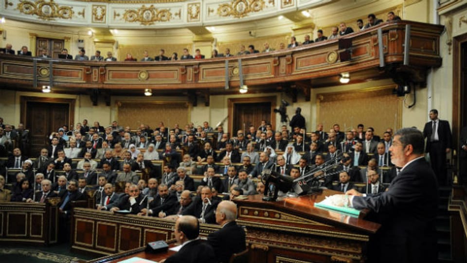 Präsident Mursi spricht im Dezember 2012 vor Parlamentsmitglieder