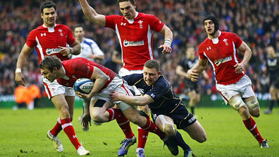 Die Leidenschaft der Waliser für Rugby ist gross; hier ein Match gegen Schottland am 9. März, die walisische Mannschaft in Rot.