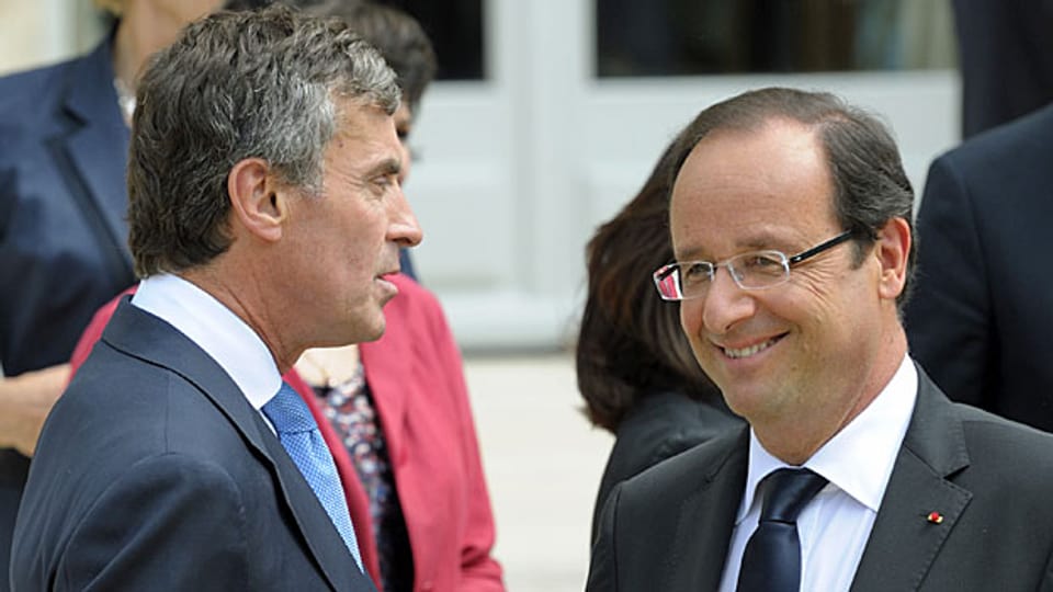 Der zurückgetretene französische Finanzminister Jérôme Cahuzac und Präsident François Hollande im Sommer 2012 in Paris.