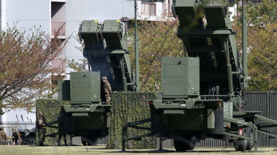 Japan bringt in Tokio Raketen-Abwehr-Systeme in Stellung.
