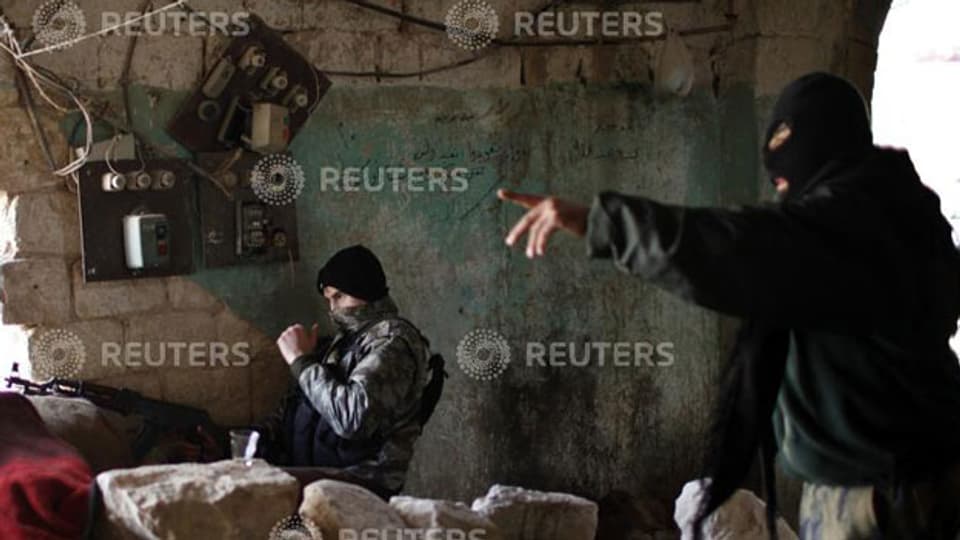 Kämpfer der Nusra-Front beziehen Stellung in Aleppo.