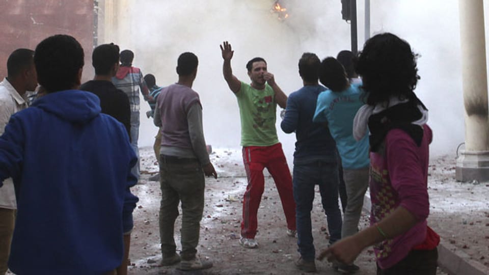 Junge koptische Christen rufen nach Hilfe nach einem Anschlag  im April 2013.