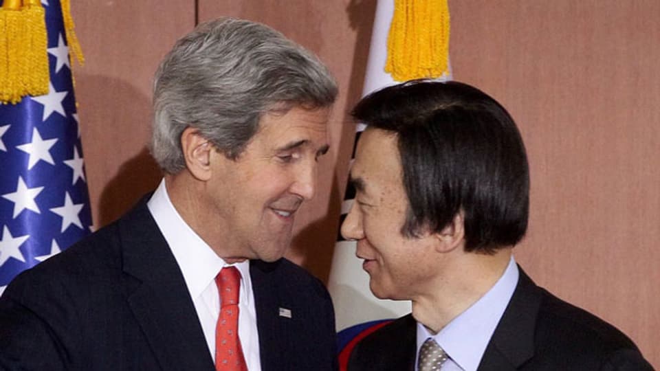 US-Aussenminister John Kerry (links) spricht mit Südkoreas Aussenminister Yun Byung-Se am 12. April 2013 in Seoul.