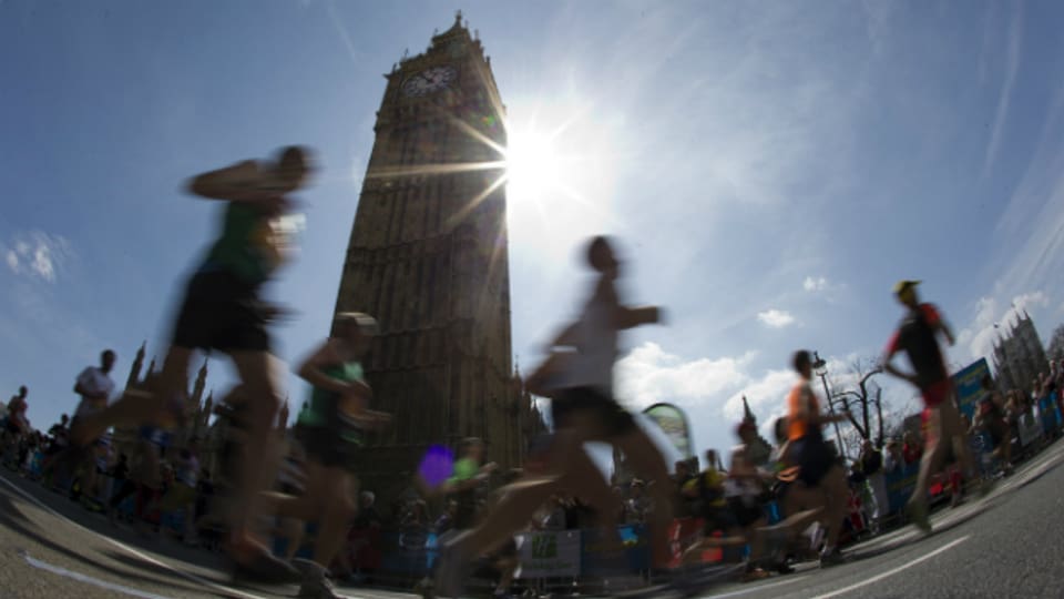 Marathon in London: Athleten vor dem Big Ben.