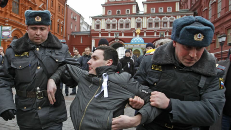 Von der Polizei verhaftet: Demonstrant der russischen Opposition im April 2012.