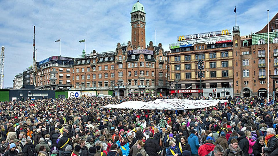 Dänische LehrerInnen protestierten am 10. April in Kopenhagen; fast den ganzen April blieben die Schulen in Dänemark geschlossen.