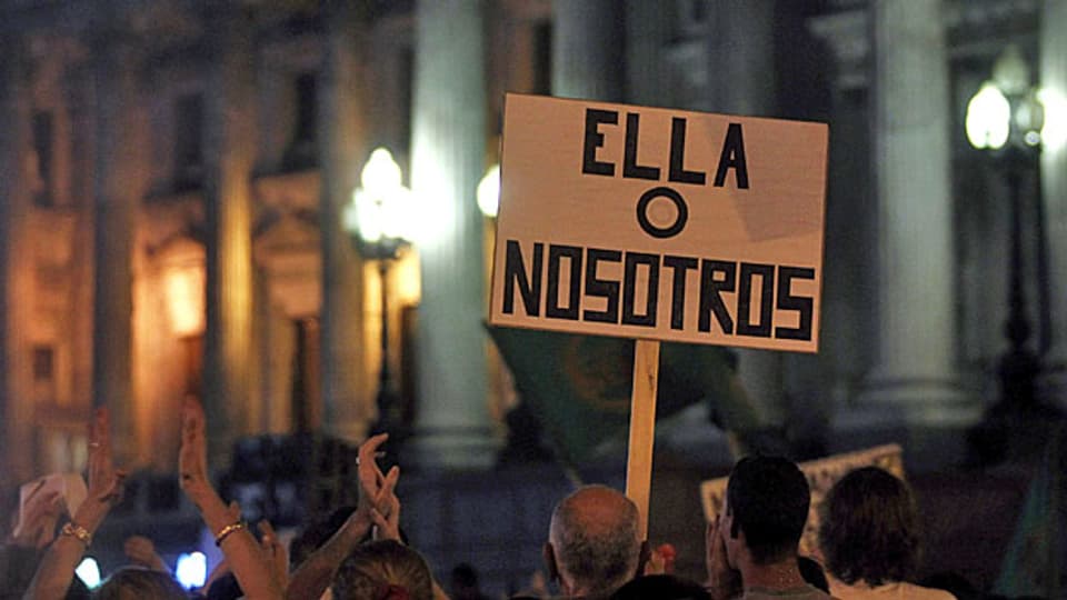 Plakat in einer Demonstration gegen die argentinische Präsidentin Cristina Kirchner: «Sie oder wir» steht geschrieben.