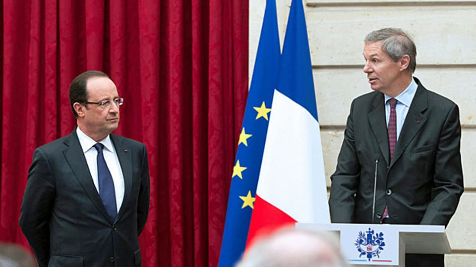 Der französische Präsident François Hollande hört sich die Sparvorschläge für die Armee an - im Elysée-Palast am 29. April.