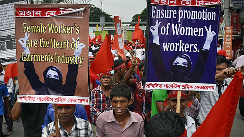 An der 1.-Mai-Kundgebung in Dhaka, der Hauptstadt Bangladeshs, war die Hauptforderung bessere Arbeitsbedingungen.