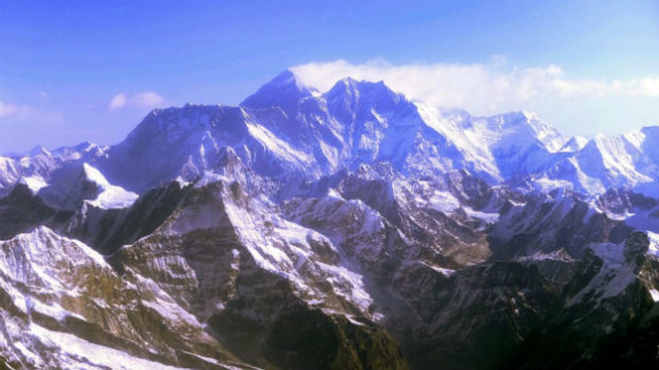 Für Bergsteiger aus dem Westen ein Magnet, für die Sherpas ein Wirtschaftsfaktor: Der Mount Everest.